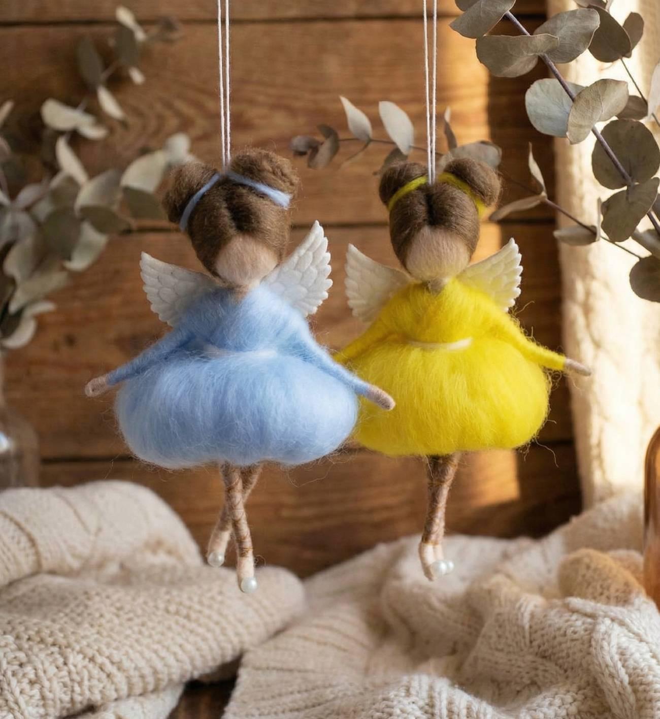 Сувенірна пара янголи ляльки в сукнях прапору України, 2 шт! Сувенірна пара янголи ляльки в сукнях прапору України, 2 шт!