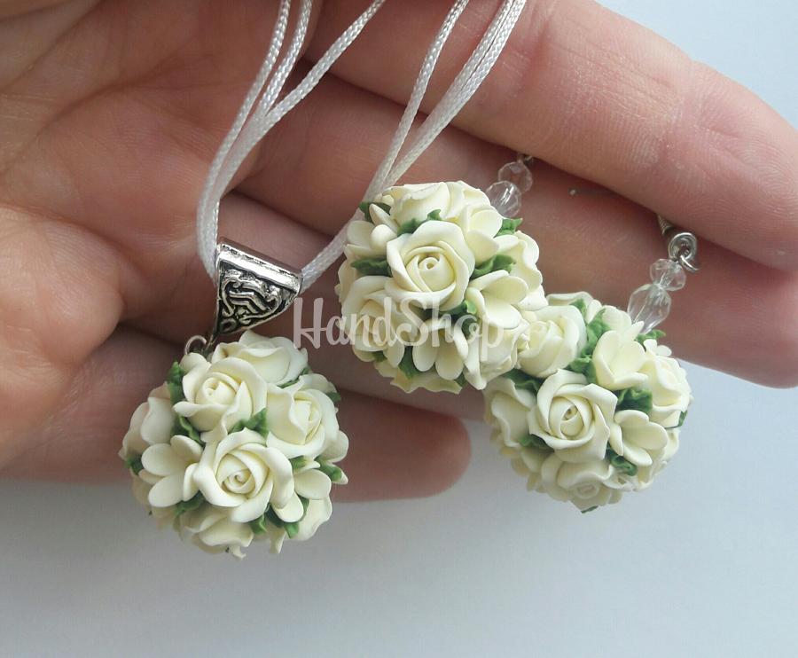 Серьги и кулон белые розы глина Серьги и кулон белые розы глина