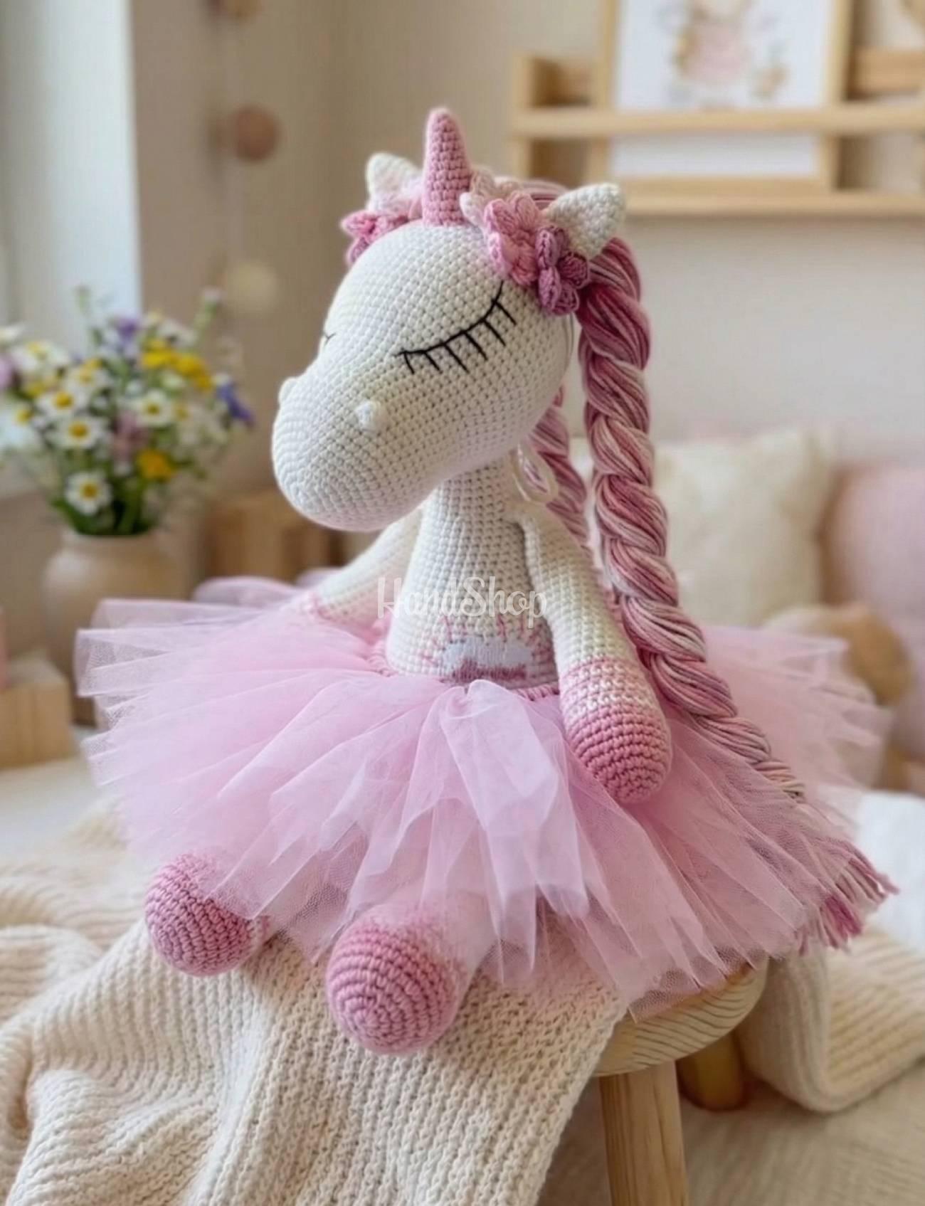 Іграшка в’язаний єдиноріг балерина з косичками Іграшка в’язаний єдиноріг балерина з косичками