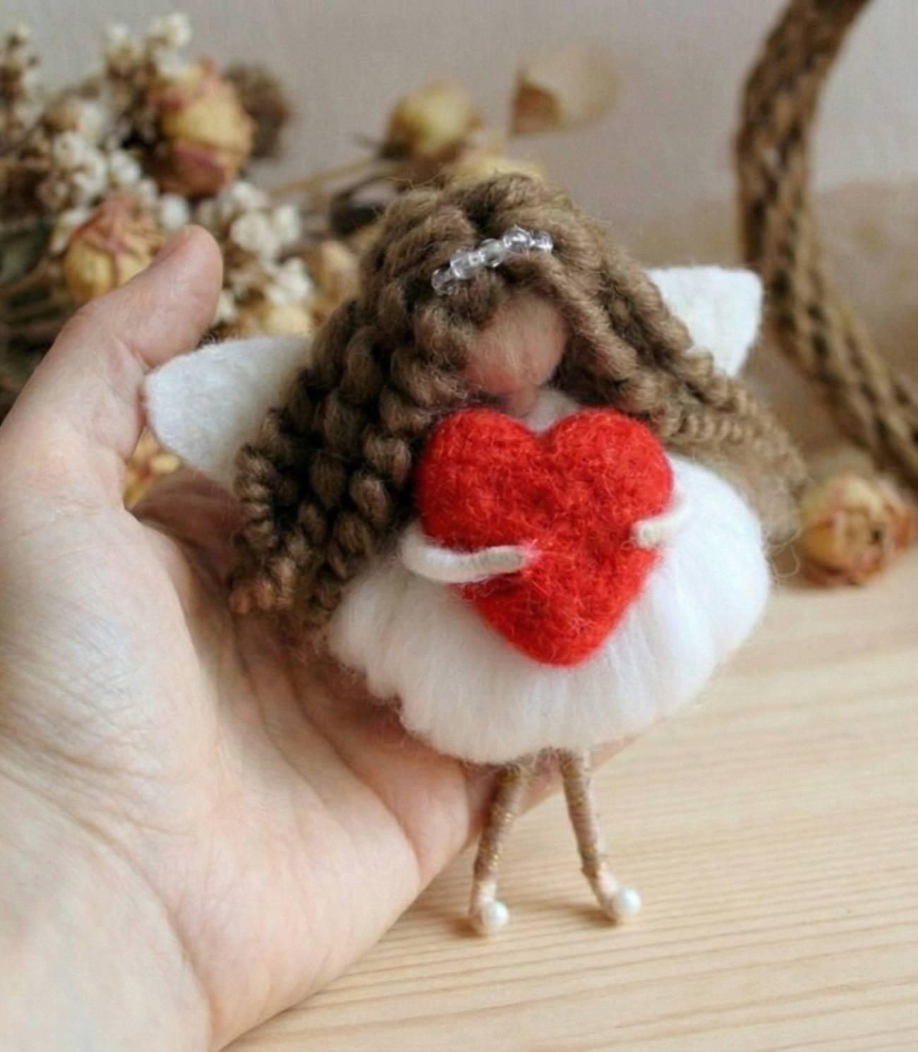 Сувенірні ляльки валентинки ангели підвіски вовна (на вибір!) Сувенірні ляльки валентинки ангели підвіски вовна (на вибір!)