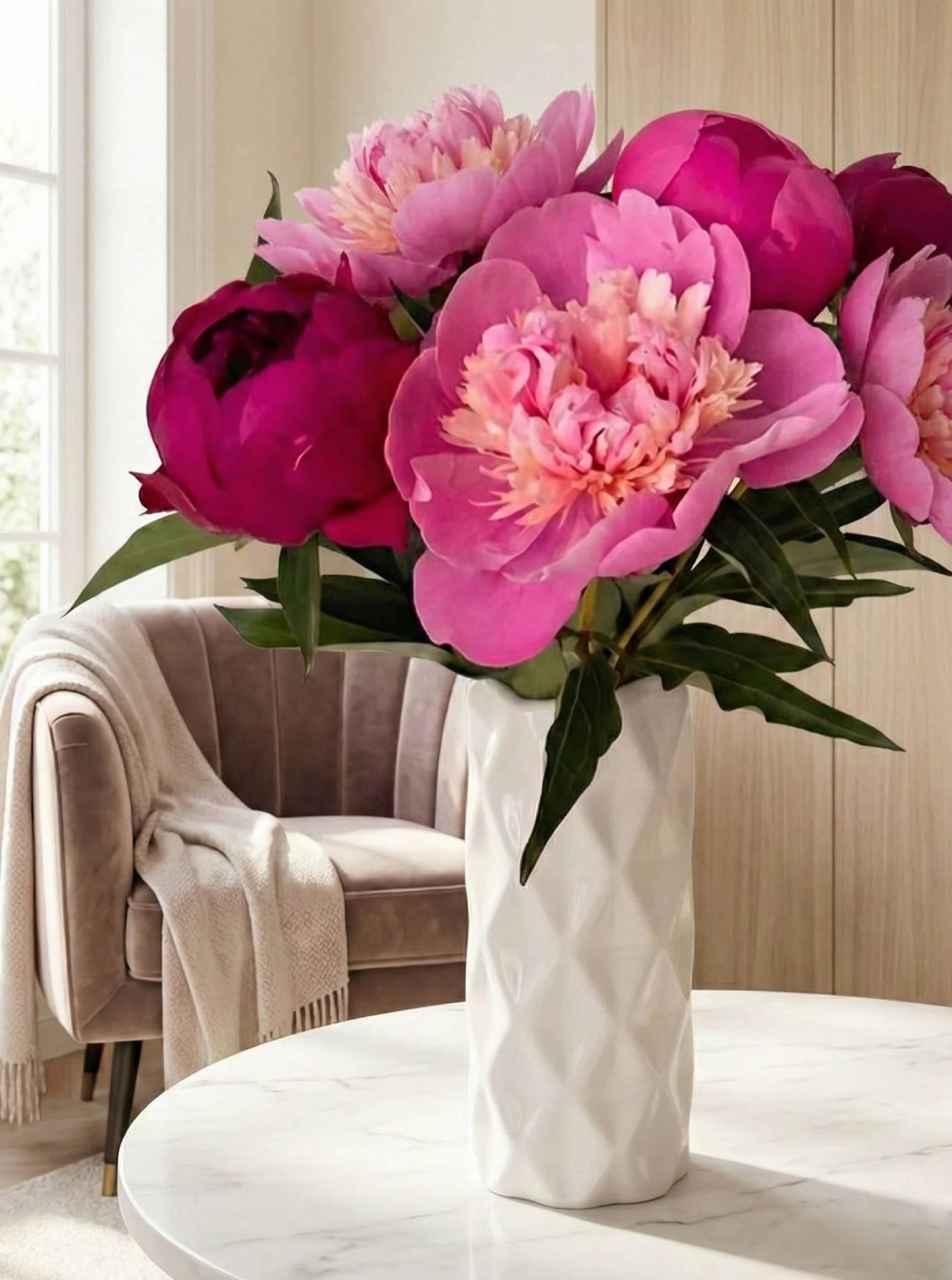 Порцелянова ваза для квітів в білому кольорі об'ємні ромби Порцелянова ваза для квітів в білому кольорі об'ємні ромби