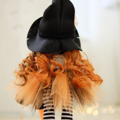 Відьма авторська лялька кучерява руда в чорному ковпаку