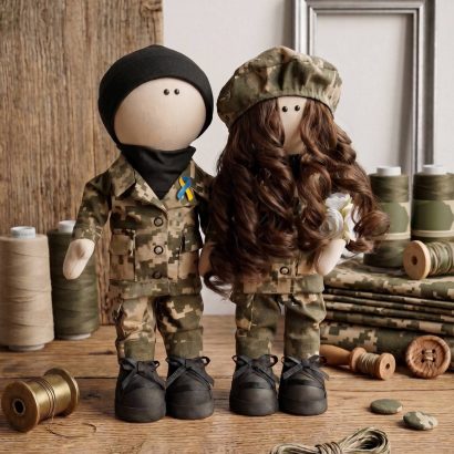 Весільна текстильна пара ляльки тільди у військові мілітарі формі