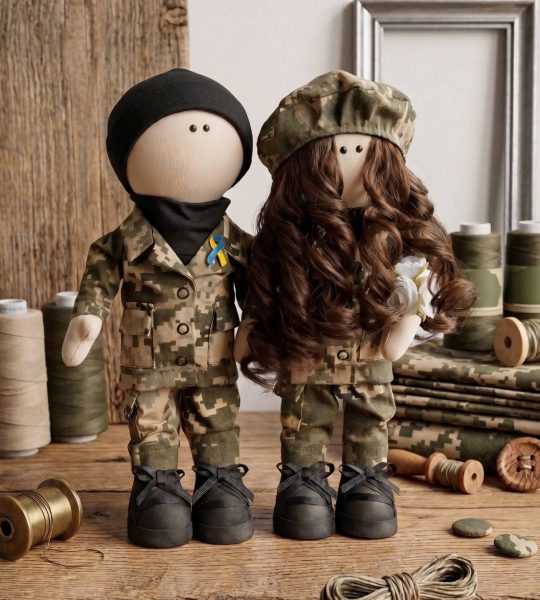 Весільна текстильна пара ляльки тільди у військові мілітарі формі