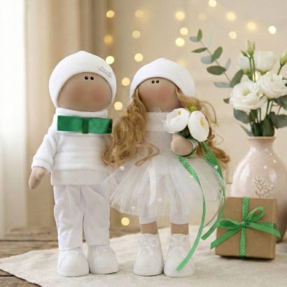 Ляльки авторські весільна пара текстильні з букетом квітів