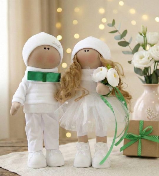 Ляльки авторські весільна пара текстильні з букетом квітів