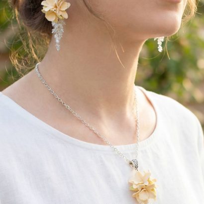 Весільні прикраси зі глини кулон та сережки квітки ванілі