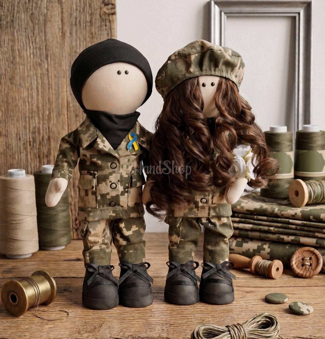 Весільна текстильна пара ляльки тільди у військові мілітарі формі Весільна текстильна пара ляльки тільди у військові мілітарі формі