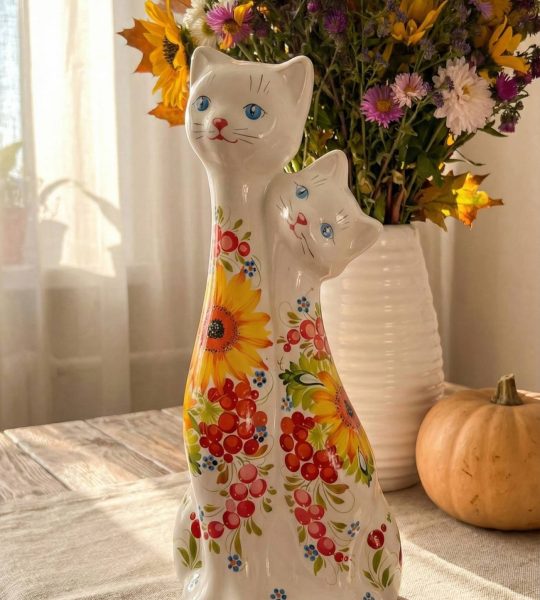 Сувенірна пара білі котики петриківський розпис кераміка