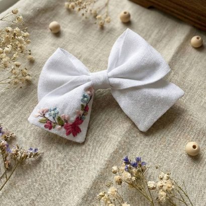 Бантик для волосся дитячий ручна вишивка рожеві квіти