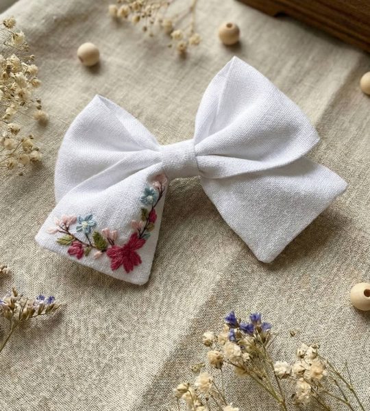 Бантик для волосся дитячий ручна вишивка рожеві квіти