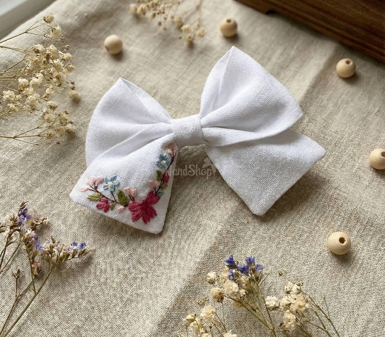 Бантик для волосся дитячий ручна вишивка рожеві квіти Бантик для волосся дитячий ручна вишивка рожеві квіти