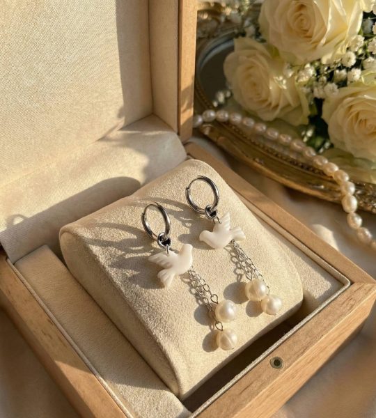 Сережки білі голубки полімерна глина та річкові перли