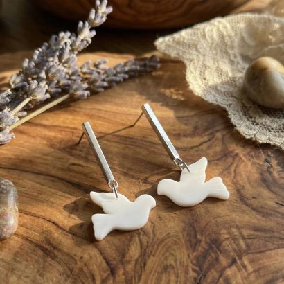 Авторські сережки білі голубки миру з полімерної глини