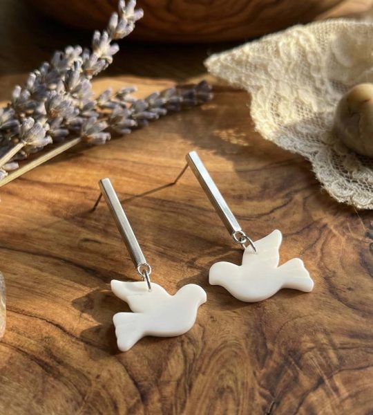 Авторські сережки білі голубки миру з полімерної глини