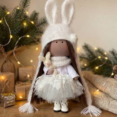Різдвяна лялька зайчик у білій пишній сукні сувенір 2026