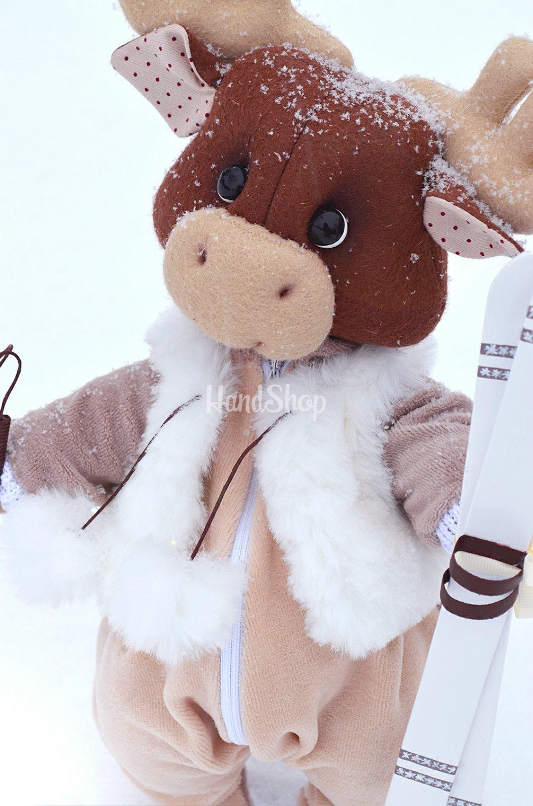 Игрушка мягкая лось с лыжами Игрушка мягкая лось с лыжами