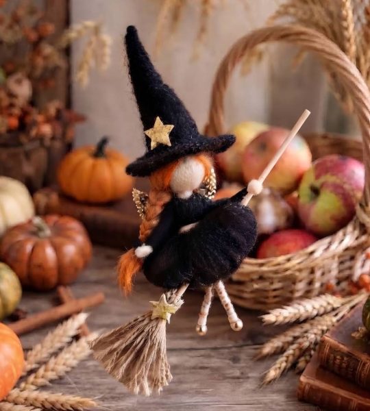 Авторская маленькая кукла ведьмочка в платье из шерсти Halloween 2027