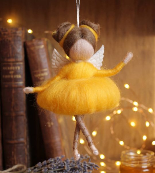 Лялечка підвіска ангел з вовни в пишній жовтій сукні