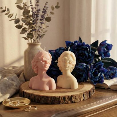 Сувенірна свічка дівчинка весна з соєвого воску (на вибір!)