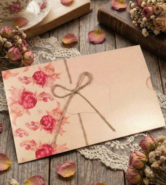 Жіноча листівка конверт для грошей рожеві квіти піони