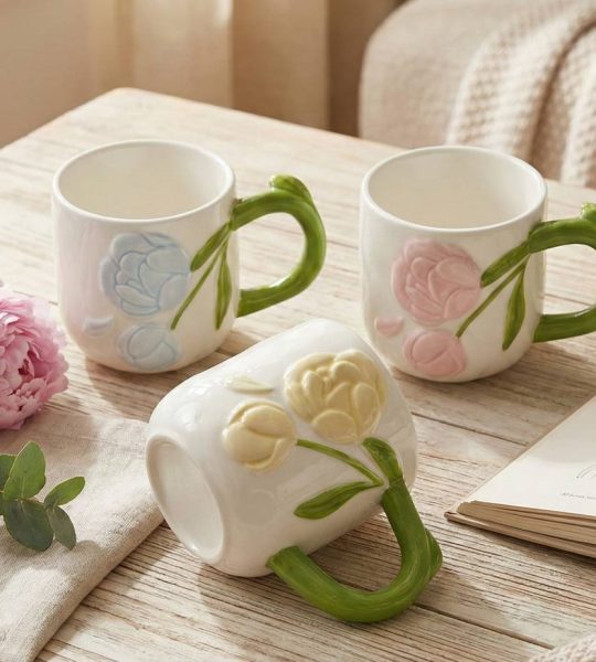 Велика чашка біла керамічна з квітами піони (на вибір!)