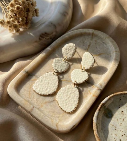 Авторские женские длинные морские серьги коралл глина