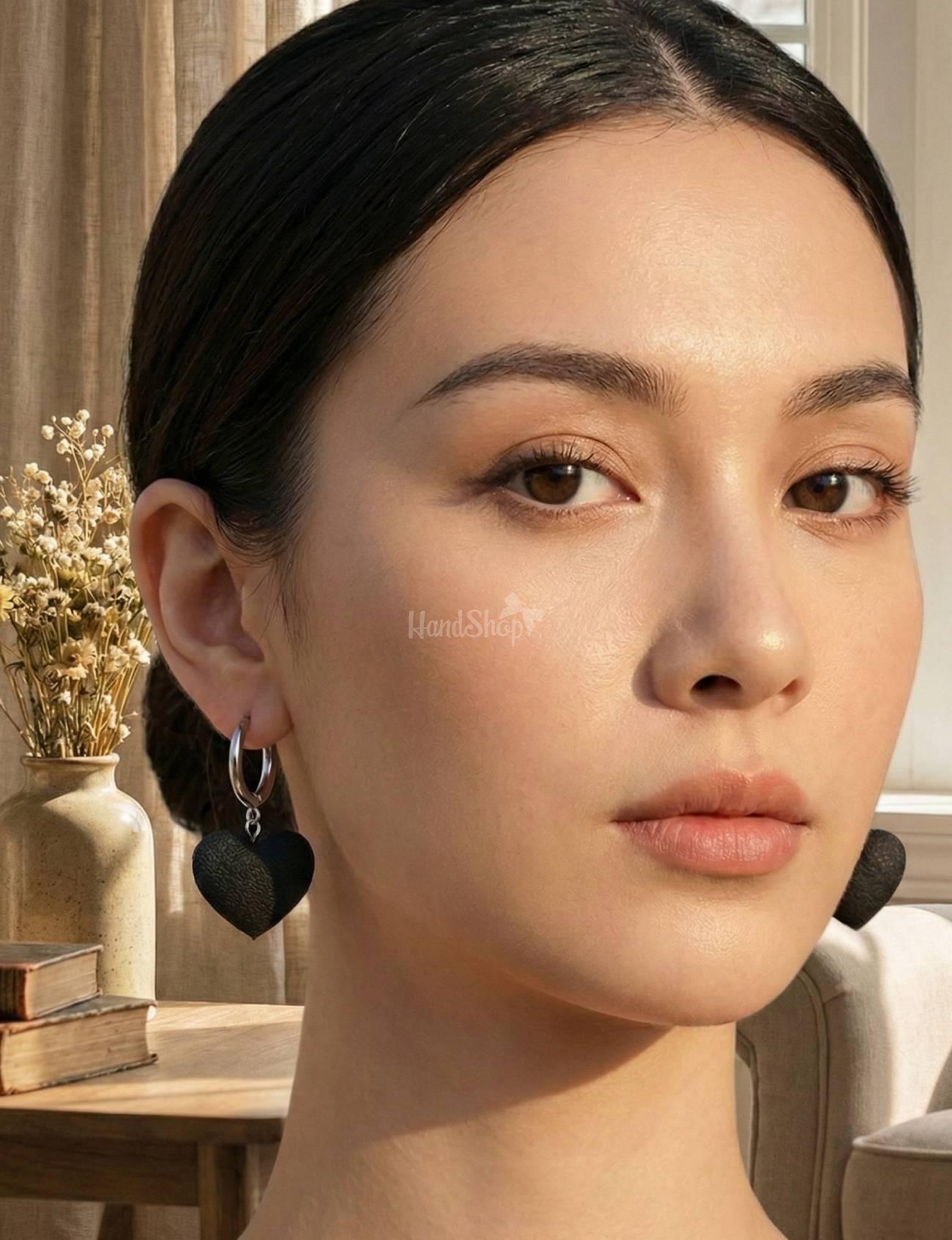 Стильні жіночі сережки чорні сердечка полімерна глина Стильні жіночі сережки чорні сердечка полімерна глина