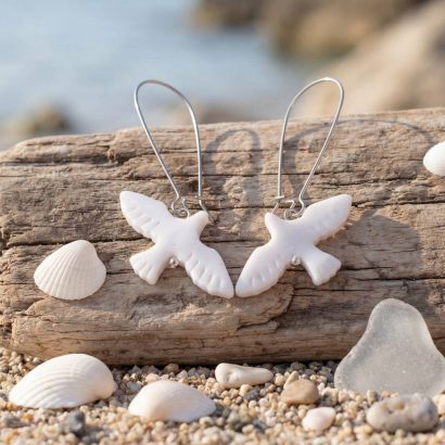 Жіночі сережки білі голубки миру з полімерної глини