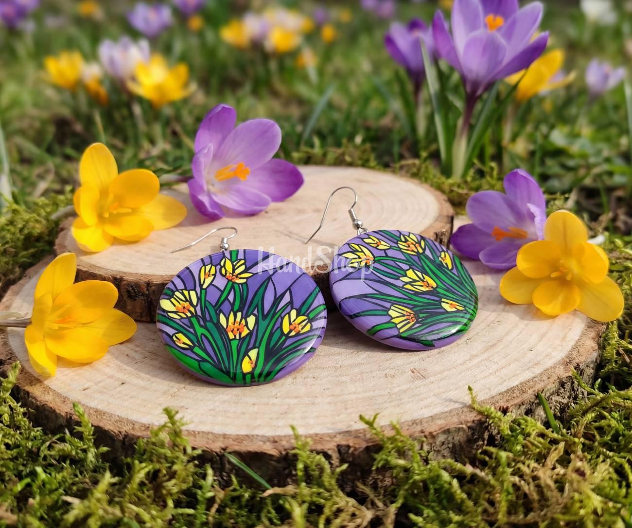 Круглі сережки квіти жовті крокуси ручного розпису Круглі сережки квіти жовті крокуси ручного розпису