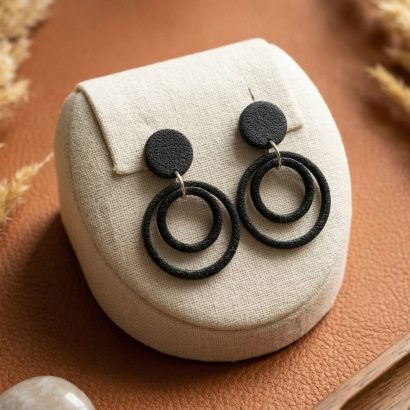 Жіночі чорні круглі сережки з полімерної глини