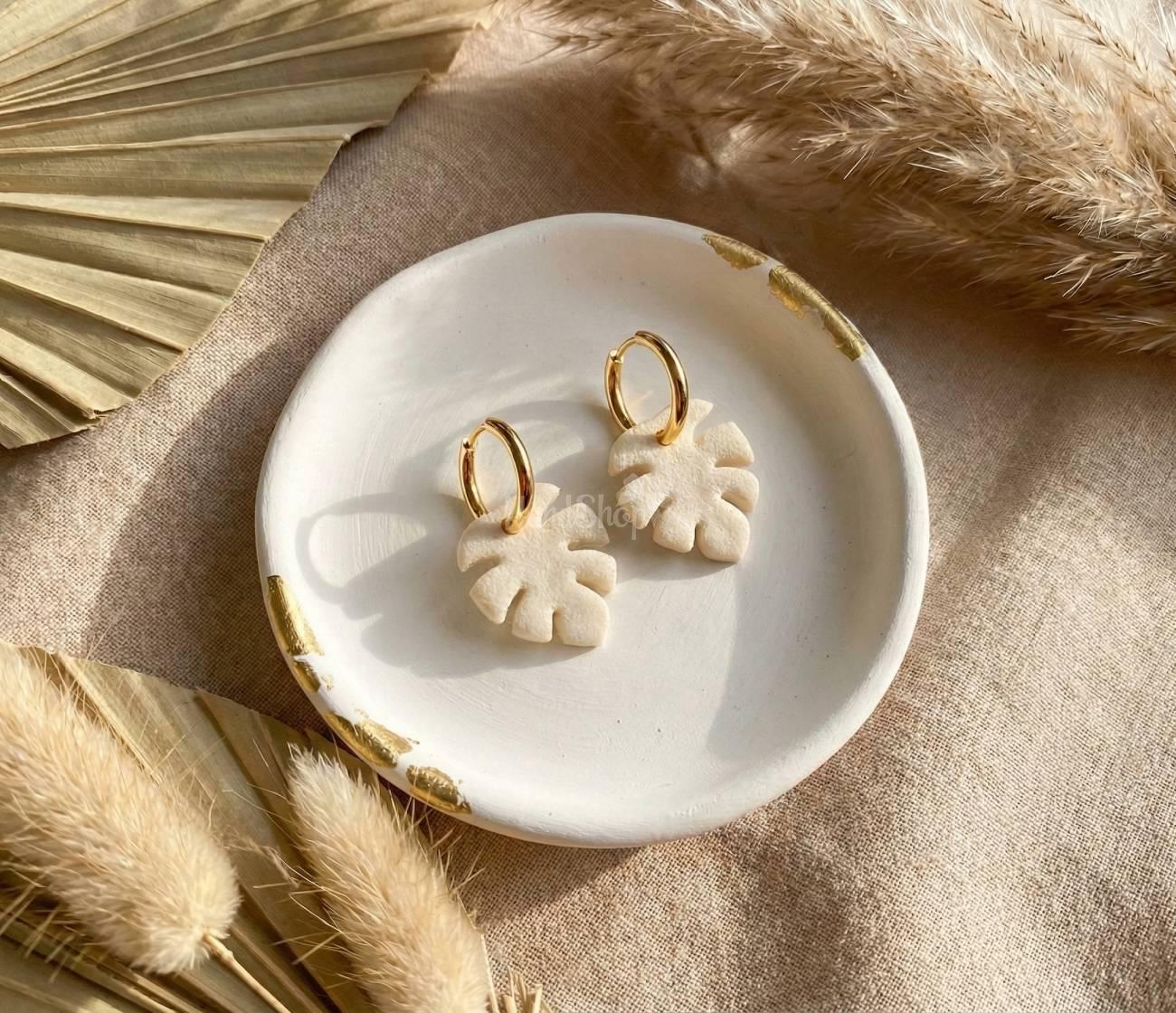 Жіночі літні сережки полімерна глина листочки монстери Жіночі літні сережки полімерна глина листочки монстери