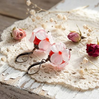 Жіночі сережки намистини лемпворк квіти червноні скло
