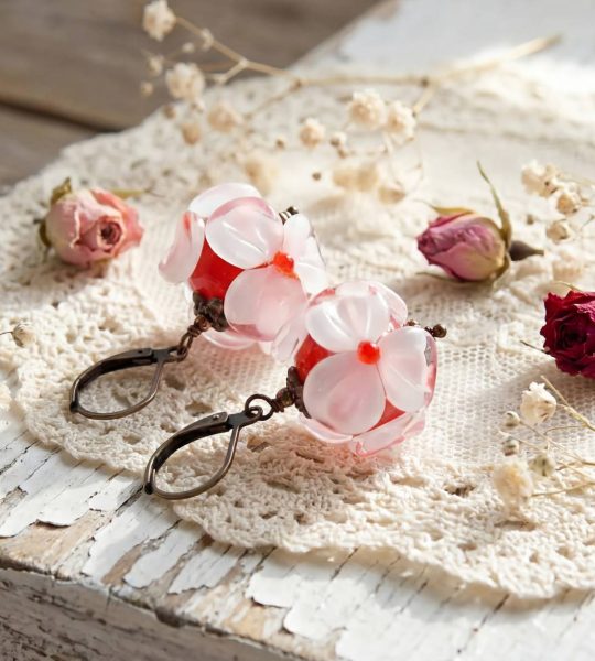 Жіночі сережки намистини лемпворк квіти червноні скло