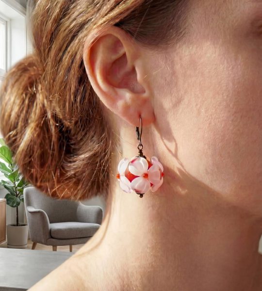 Жіночі сережки намистини лемпворк квіти червноні скло