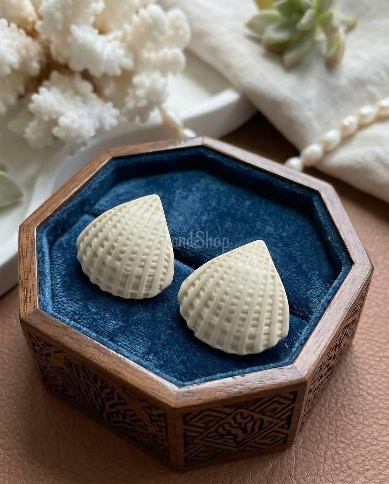 Жіночі літні морські сережки мушля полімерна глина Жіночі літні морські сережки мушля полімерна глина