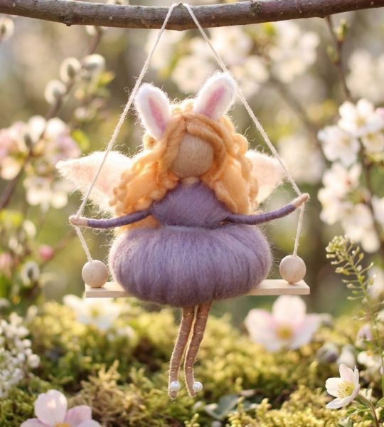 Підвіска лялька янгол з вушками зайчика на гойдалці