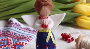 Мініатюрний оберіг полтавщини: підвіска лялька-янгол україночка - символ традицій, тепла та захисту