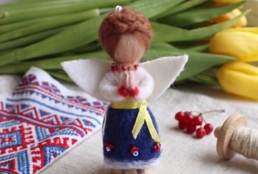 Мініатюрний оберіг полтавщини: підвіска лялька-янгол україночка - символ традицій, тепла та захисту
