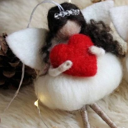 Сувенірна лялька валентинка ангела підвіска з сердечком