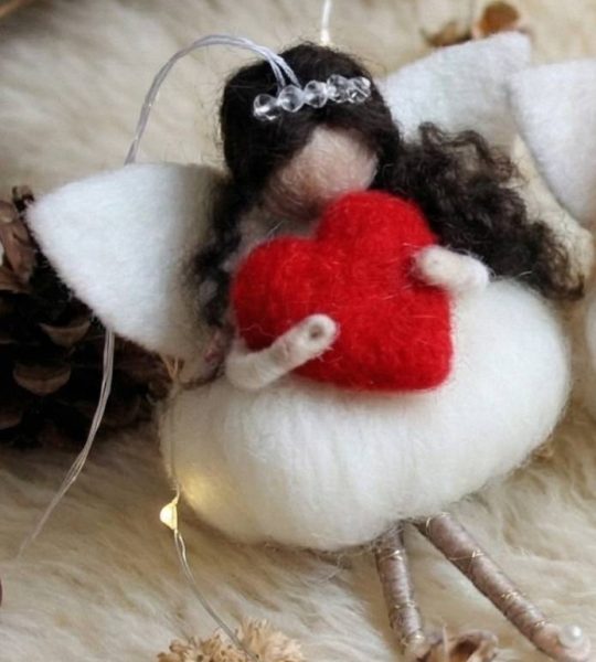 Сувенірна лялька валентинка ангела підвіска з сердечком