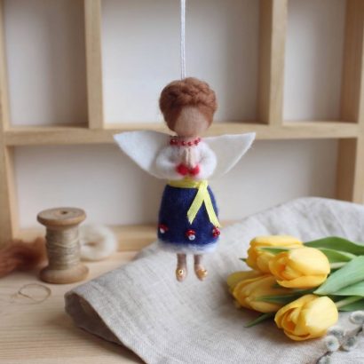 Сувенірна міні лялька підвіска полтавський янгол у сукні