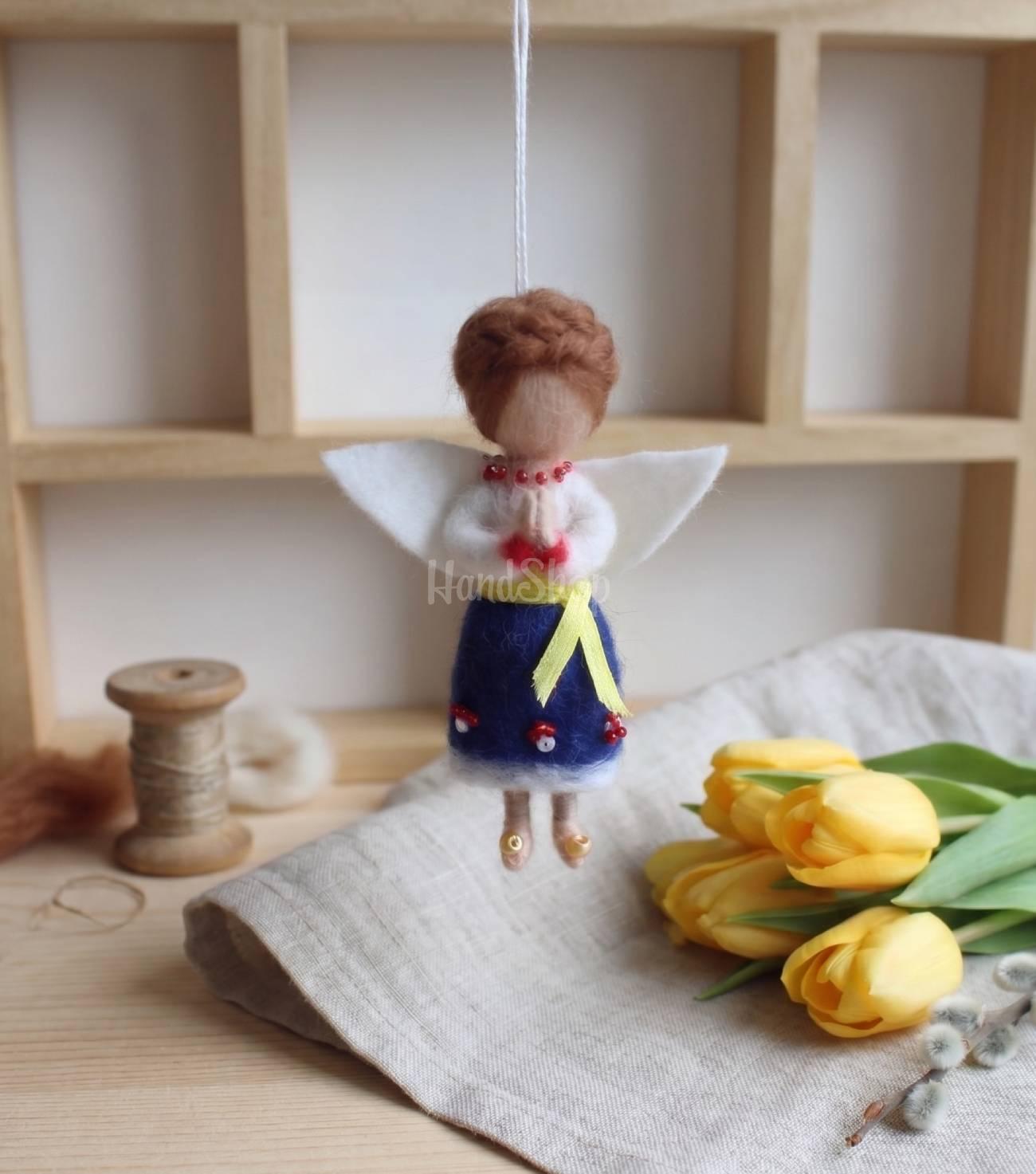 Сувенірна міні лялька підвіска полтавський янгол у сукні Сувенірна міні лялька підвіска полтавський янгол у сукні