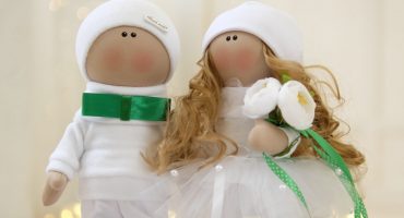 Весільні сувенірні ляльки закохана пара ручної роботи - унікальні талісмани, що зберігають незабутні спогади